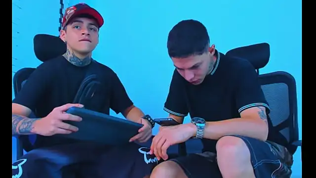 HOT boy2025 online show from November 16, 2025, 2:05 am