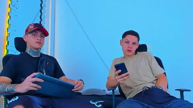 HOT boy2025 online show from November 2, 2025, 4:34 pm