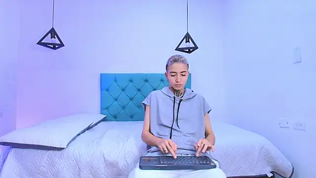 Snapshot of Tinny_and_Candy chatting on March 11, 2025, 1:12 pm Tinny and Candy online show from March 11, 2025, 1:12 pm