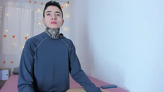 Snapshot of Tinny_and_Candy chatting on November 6, 2025, 12:20 pm Tinny and Candy online show from November 6, 2025, 12:20 pm