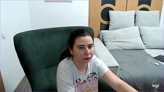 Snapshot of VioletaFlower7 chatting on November 13, 2025, 9:13 am VioletaFlower7 online show from November 13, 2025, 9:13 am