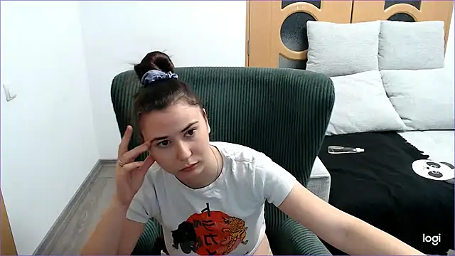 Snapshot of VioletaFlower7 chatting on November 24, 2025, 9:09 am VioletaFlower7 online show from November 24, 2025, 9:09 am