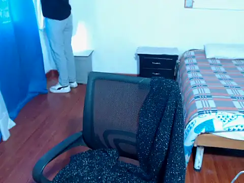 Snapshot of home_vlak chatting on December 16, 2025, 6:12 pm home vlak online show from December 16, 2025, 6:12 pm