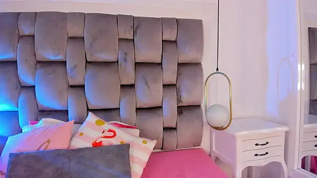 Snapshot of Ginger_Violetta_ chatting on March 31, 2026, 7:49 pm Ginger Violetta online show from March 31, 2026, 7:49 pm