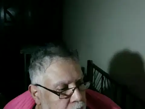 Snapshot of 100Tauros chatting on December 4, 2025, 10:31 pm 100Tauros online show from December 4, 2025, 10:31 pm