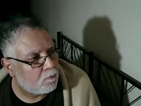 Snapshot of 100Tauros chatting on November 25, 2025, 4:51 pm 100Tauros online show from November 25, 2025, 4:51 pm