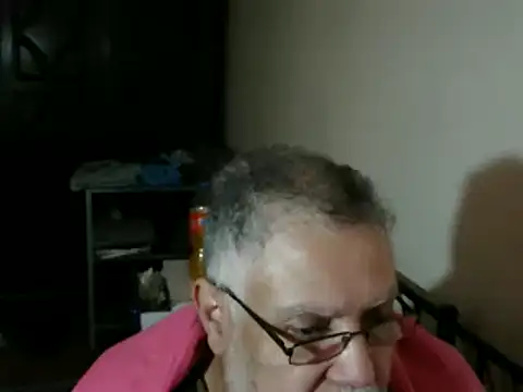 Snapshot of 100Tauros chatting on December 5, 2025, 11:31 am 100Tauros online show from December 5, 2025, 11:31 am