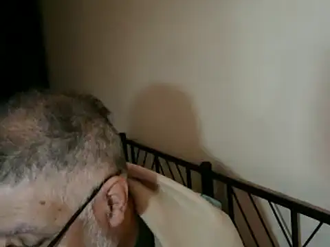 Snapshot of 100Tauros chatting on October 30, 2025, 10:46 am 100Tauros online show from October 30, 2025, 10:46 am