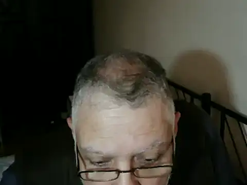 Snapshot of 100Tauros chatting on October 25, 2025, 10:14 am 100Tauros online show from October 25, 2025, 10:14 am