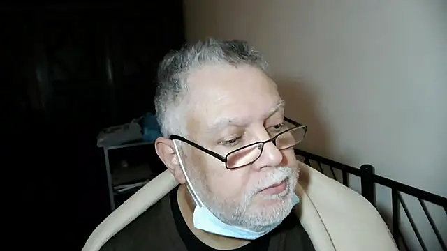 Snapshot of 100Tauros chatting on November 17, 2025, 3:38 pm 100Tauros online show from November 17, 2025, 3:38 pm