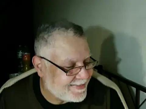 Snapshot of 100Tauros chatting on November 10, 2025, 12:26 am 100Tauros online show from November 10, 2025, 12:26 am