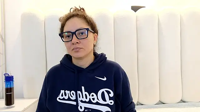 Juliabadlee online show from February 3, 2026, 11:43 pm