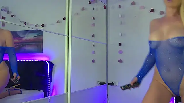 EmaCourtis online show from March 1, 2026, 8:58 am