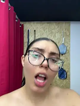 Snapshot of zui_lu chatting on March 18, 2025, 7:44 am zui lu online show from March 18, 2025, 7:44 am