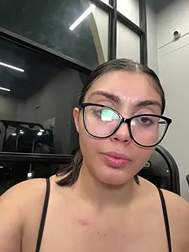 Snapshot of zui_lu chatting on March 9, 2025, 7:12 am zui lu online show from March 9, 2025, 7:12 am