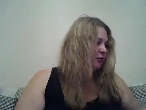 Snapshot of ParisMimi chatting on December 2, 2025, 9:33 am ParisMimi online show from December 2, 2025, 9:33 am