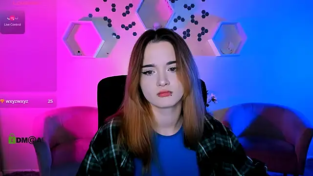 liana kisses online show from November 21, 2025, 8:41 pm