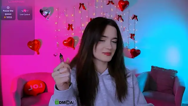 liana kisses online show from April 7, 2026, 7:04 pm