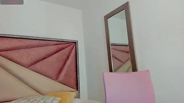 Snapshot of BarbaraKnox_ chatting on April 24, 2026, 12:18 pm BarbaraKnox online show from April 24, 2026, 12:18 pm