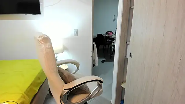 misstoya online show from October 31, 2025, 1:35 am