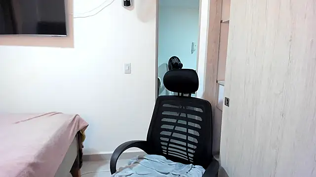 misstoya online show from December 23, 2025, 1:49 am