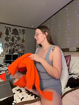 Snapshot of Sweetdee222x chatting on October 31, 2025, 10:05 pm Sweetdee222x online show from October 31, 2025, 10:05 pm