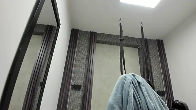 selene red  online show from May 27, 2026, 12:53 am