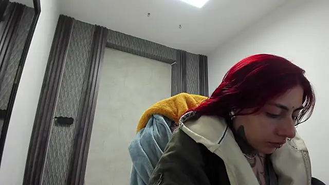 selene red  online show from April 10, 2026, 12:50 am