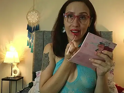 IberianMoonMK online show from February 21, 2026, 5:26 pm