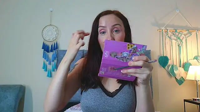 IberianMoonMK online show from November 25, 2025, 12:27 pm