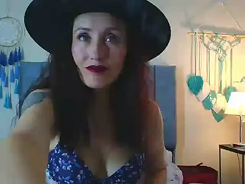 IberianMoonMK online show from October 31, 2025, 5:20 pm