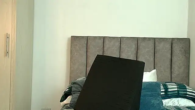 karina lewis  online show from March 27, 2026, 4:21 am