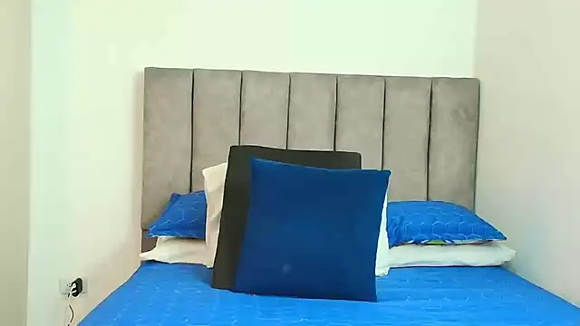 Snapshot of karina_lewis_ chatting on October 6, 2025, 4:13 am karina lewis online show from October 6, 2025, 4:13 am