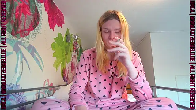 Snapshot of emma_neko chatting on March 19, 2025, 6:14 am emma neko online show from March 19, 2025, 6:14 am