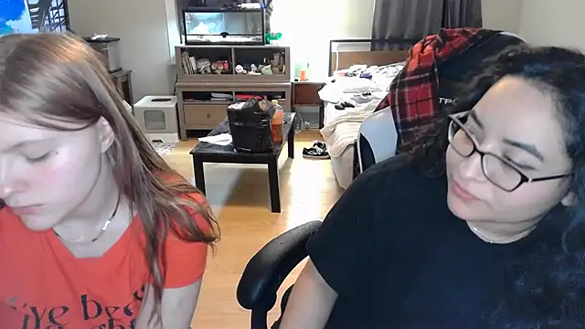 Elliewgfs online show from March 4, 2025, 3:44 am