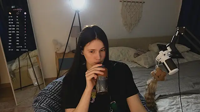 jennetdoll online show from March 24, 2026, 7:36 pm