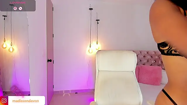 Snapshot of madisson_davon chatting on October 1, 2025, 12:09 pm madisson davon online show from October 1, 2025, 12:09 pm