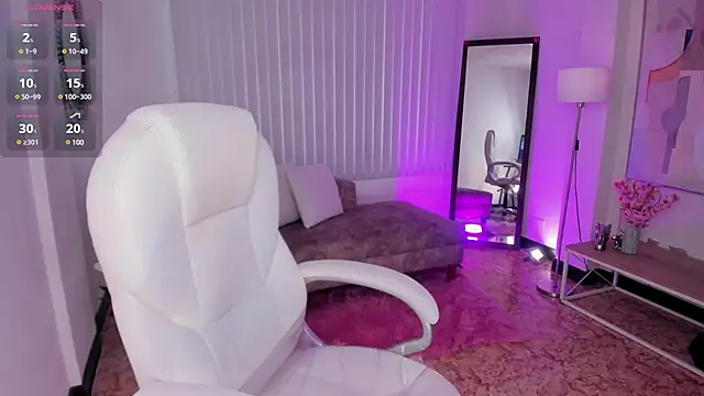 Snapshot of madisson_davon chatting on March 14, 2025, 5:24 pm madisson davon online show from March 14, 2025, 5:24 pm