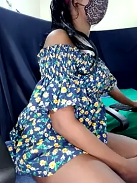 Snapshot of Midnight_Blossom chatting on March 21, 2025, 9:23 pm Midnight Blossom online show from March 21, 2025, 9:23 pm