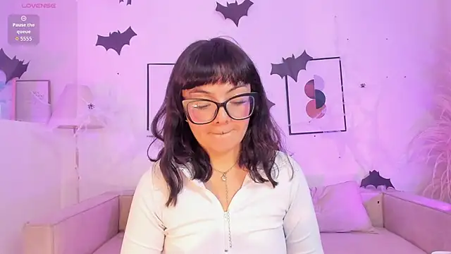 Snapshot of Sweet_Namii chatting on October 27, 2025, 6:09 pm Sweet Namii online show from October 27, 2025, 6:09 pm