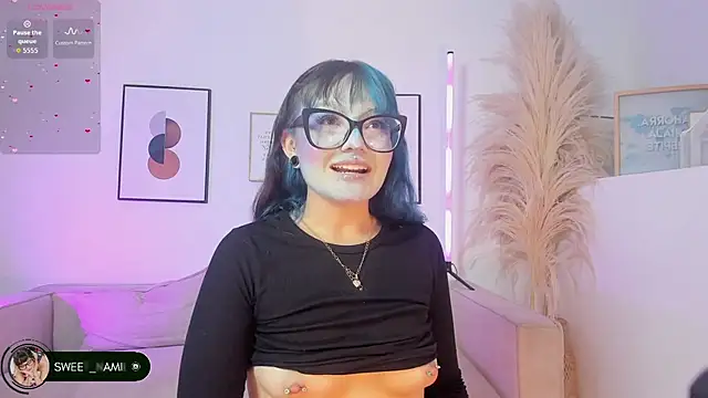 Snapshot of Sweet_Namii chatting on November 24, 2025, 7:47 pm Sweet Namii online show from November 24, 2025, 7:47 pm