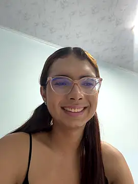 sara saenz99 online show from November 1, 2025, 8:25 pm