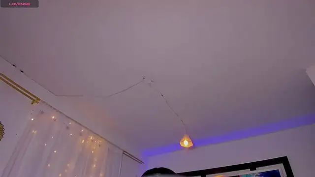 Snapshot of Scarlett_811 chatting on November 24, 2025, 8:09 pm Scarlett 811 online show from November 24, 2025, 8:09 pm