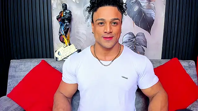 Snapshot of MikeEstevess chatting on November 1, 2025, 9:47 am MikeEstevess online show from November 1, 2025, 9:47 am