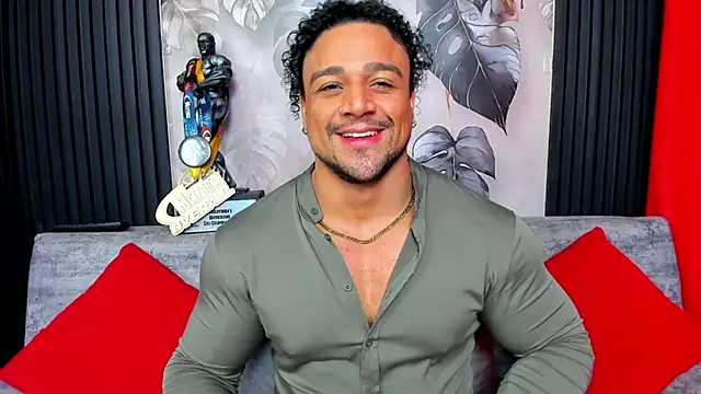 Snapshot of MikeEstevess chatting on December 15, 2025, 3:45 am MikeEstevess online show from December 15, 2025, 3:45 am