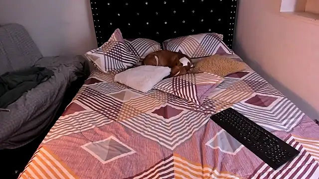 valerie luxe  online show from April 4, 2026, 4:41 am