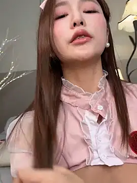 Snapshot of Momoever123456 chatting on March 6, 2025, 5:00 pm Momoever123456 online show from March 6, 2025, 5:00 pm