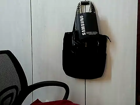 Snapshot of Destiny_Desire chatting on November 21, 2025, 5:01 pm Destiny Desire online show from November 21, 2025, 5:01 pm