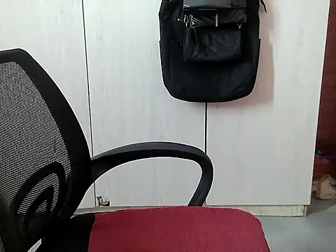 Snapshot of Destiny_Desire chatting on November 18, 2025, 12:52 pm Destiny Desire online show from November 18, 2025, 12:52 pm