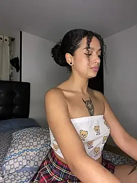 Sophiaa-Smith online show from January 16, 2025, 12:01 am